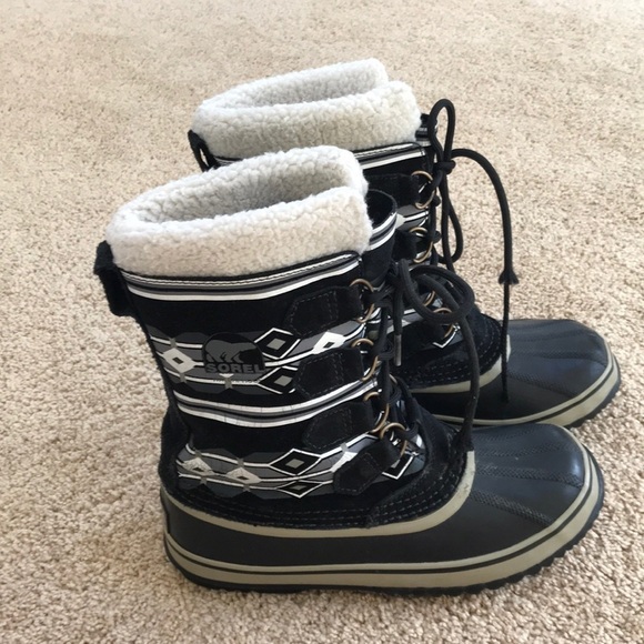 Sorel SZ 7, men’s caribou black waterproof boots .